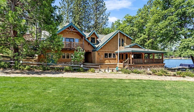 Wonderful Family Glamping Vacation Destination: A Beautiful Cottage by Pine Mountain Lake in Groveland, California