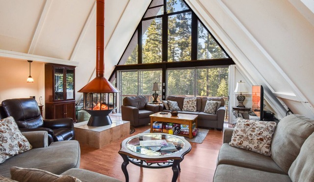 Woodside Hideout | Hop Away from Activities