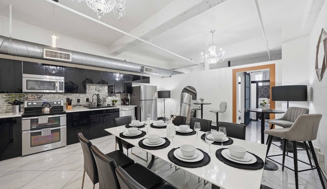 Woolworth Loft – Elegant Stay w/City Views