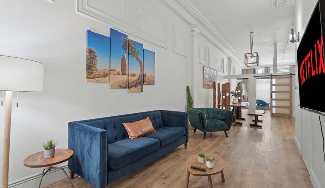 Woolworth Loft – Gaslamp 4BR Downtown Pad w/Tub