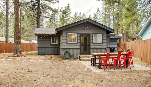 Work & Play! Lake Tahoe Cabin 5 Mi to Heavenly Mtn
