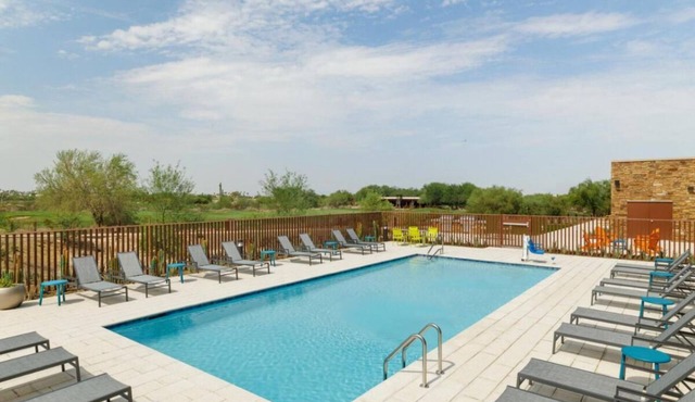 Your Home in Mesa! Outdoor Pool, Free Breakfast, Free Parking, Pets Allowed!