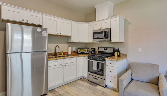 Yuma Studio w/ Patio: Walk to Dining, Coffee Shops