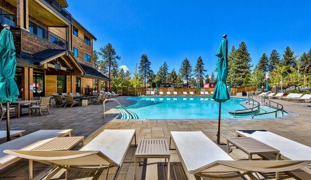 Zalanta #214 Modern 2BR Near Gondola