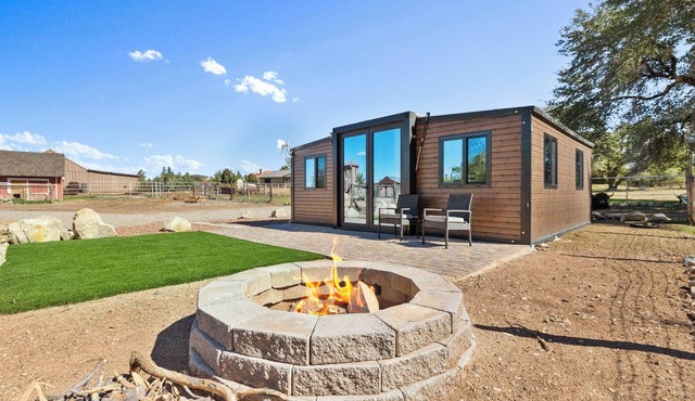 Zebra Ranch 2-br Tiny Home Mtn View Trails Brbq