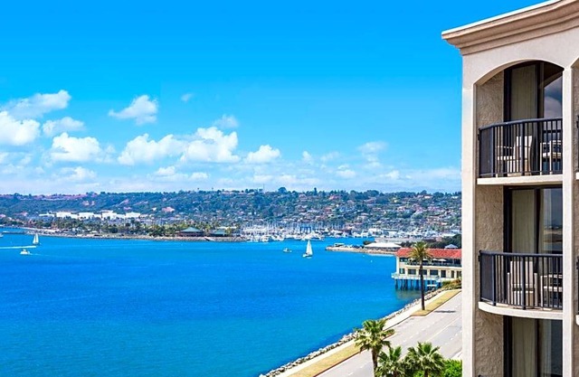 3-Star Hotel ∙ Hilton San Diego Airport/Harbor Island