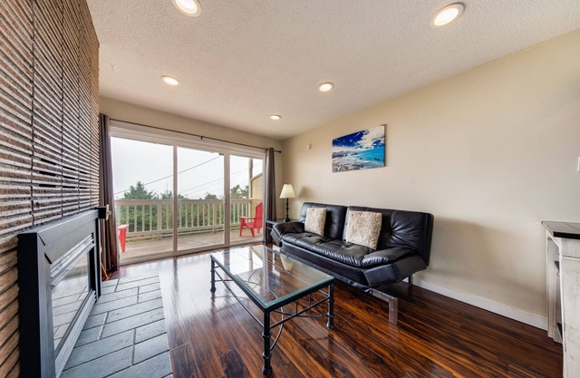 Dog-Friendly Condo with Beach Access & Ocean Views from Private Balcony