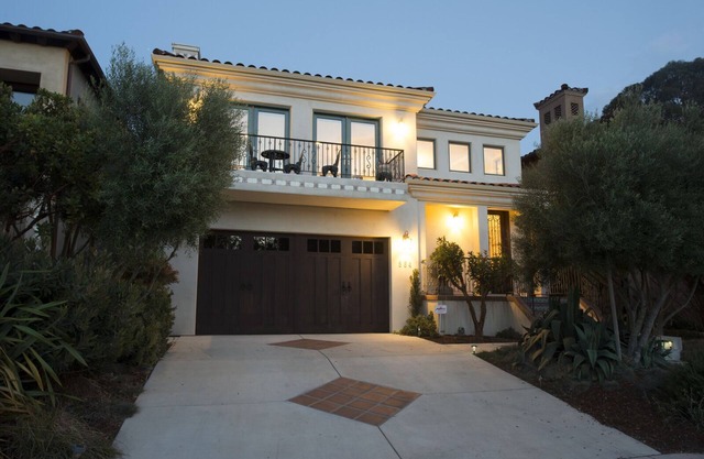Fab Custom Home, Close to downtown! Pet Friendly.