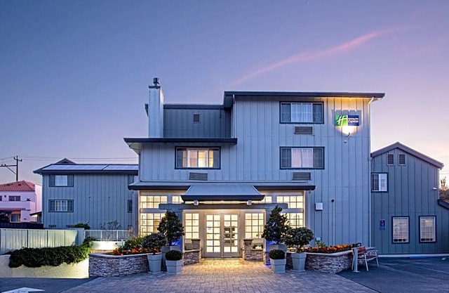 Holiday Inn Express Monterey-Cannery Row, an IHG Hotel