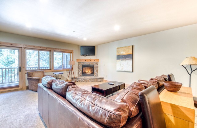 Luxurious Collins Lake condo w/updated amenities, shared pool & easy ski access