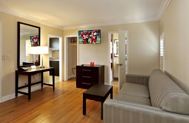 Red Roof Inn & Suites Monterey