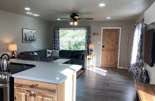 Shared Pool/Arcade Games/Walk to Town/Near Sequoia National Park in Three Rivers
