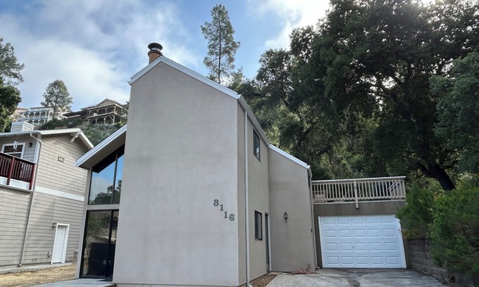 Oak Shores House | Charming 3-bedroom house in Oakshores with AC by the lake