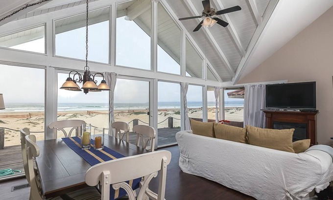 Oceano House | Happy Clam Casa Oceanfront Beach House w/Private GuestHouse