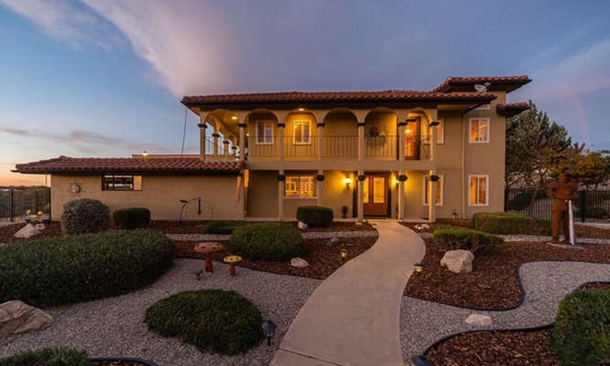 Paso Robles Hotel | High Ridge Manor