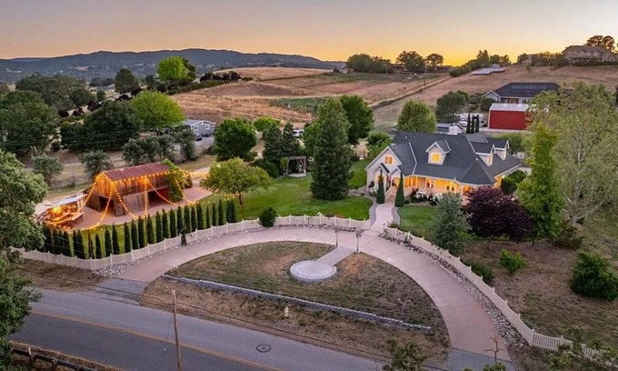 Atascadero House | Luxury 5BR Great Location Sleeps 15