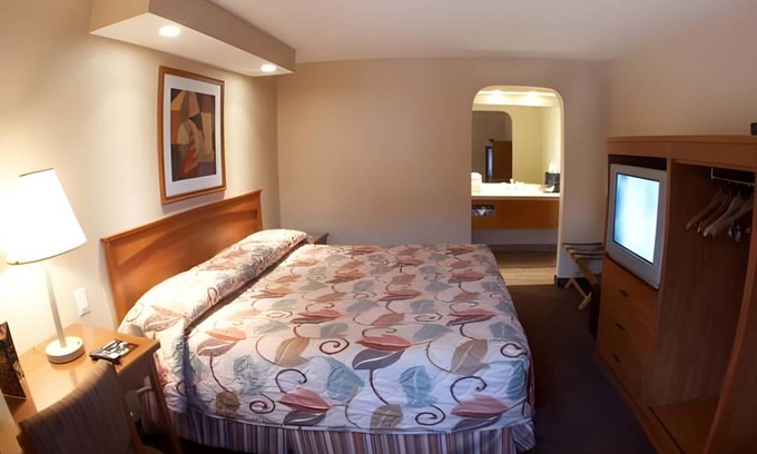 Arroyo Grande Hotel | Motel ∙ 127 guests
