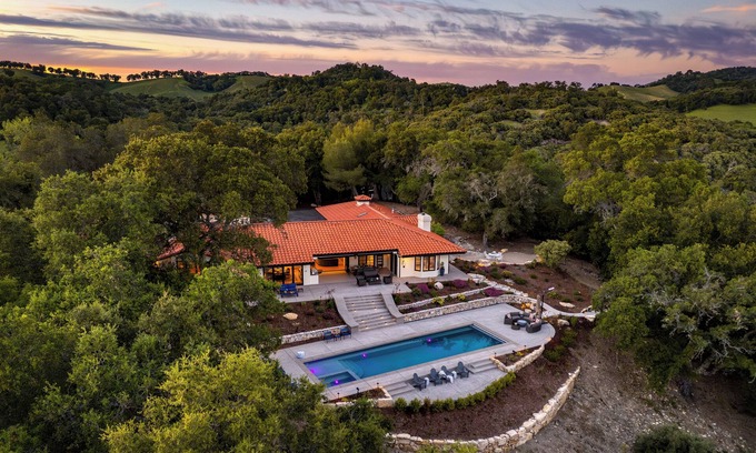 Adelaida Villa | Rancho Robles by AvantStay | βοΈπ· Vineyard Villa w/Views, Pool & Privacy