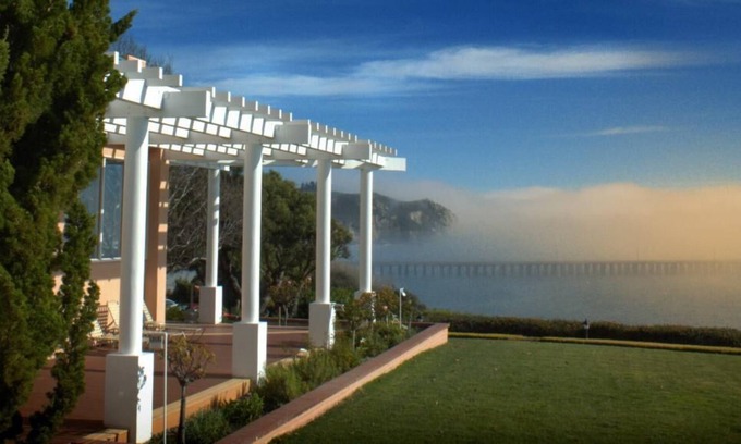 Avila Beach Resort | Relaxing Overnight Stay! 3 Modern Units, Free Parking, Onsite Pool