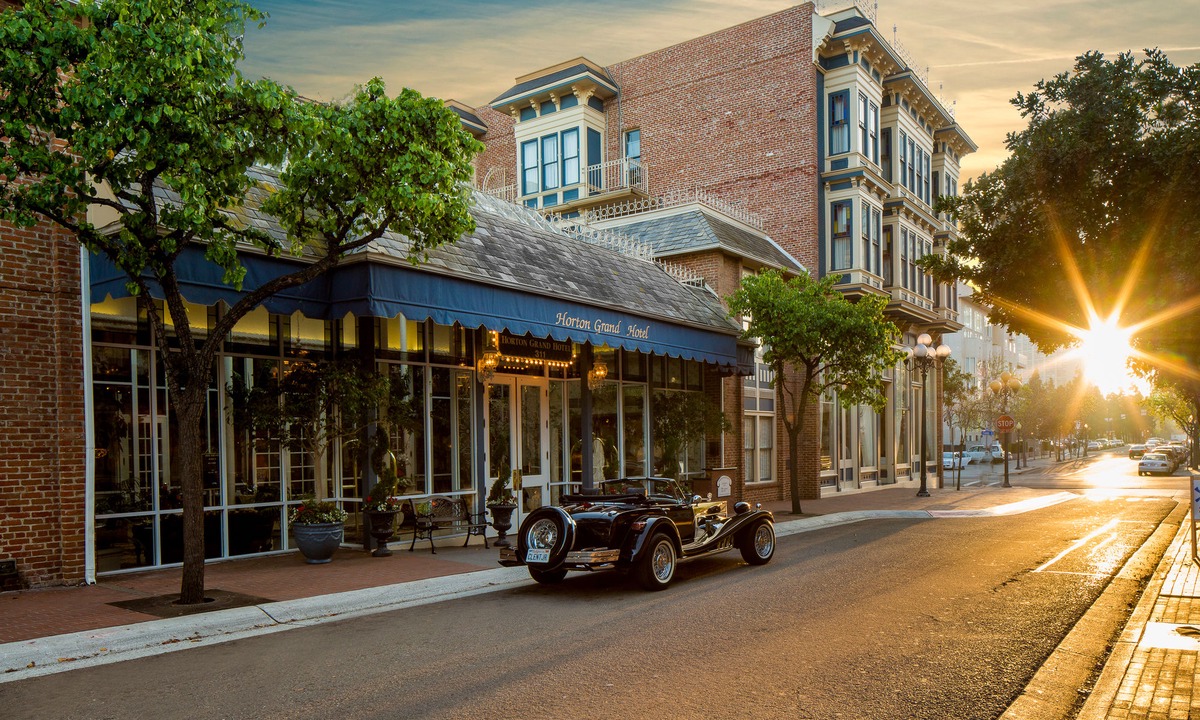 Pacific Terrace Hotel | Horton Grand Hotel