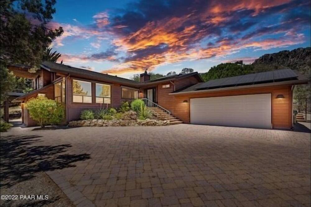Prescott House | Picturesque Retreat at Thumb Butte - Spacious 4-Bedroom Home in Prescott!
