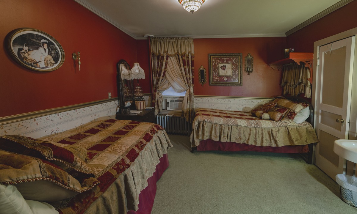 Red Boiling Springs Bed & Breakfast | Armour's Hotel