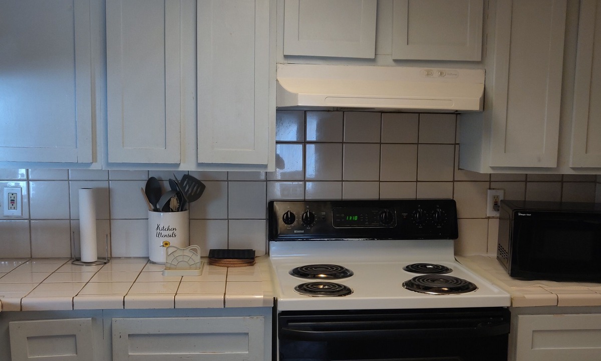 Roosevelt Apartment | Charming 2-bedroom apartment in cool Fresno with WiFi, AC