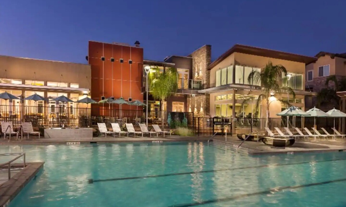 Edenvale House | Spacious 4-bedroom townhome with AC/pool/fitness room in charming San Jose
