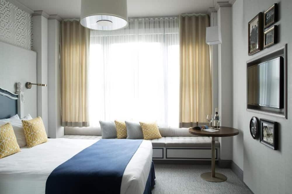 Theater District Apartment | Deluxe Queen Room Near Glide Memorial Church SAN
