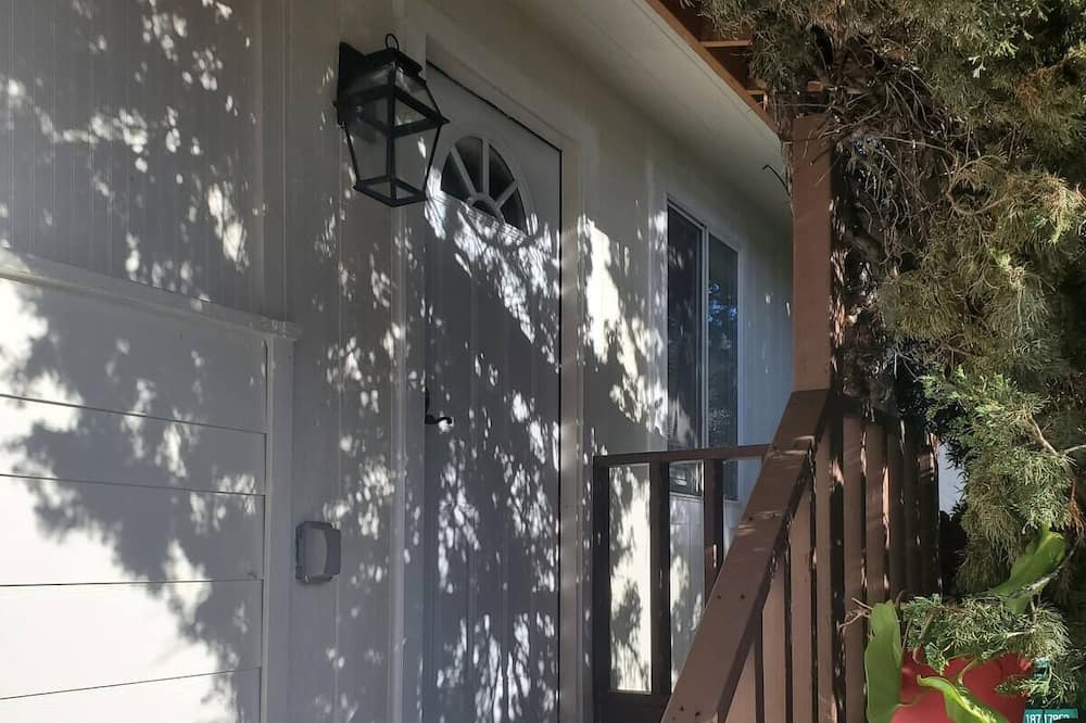 San Leandro House | Star Hillside Haven, 1 bdr, Living Rm, Wifi, King Bed