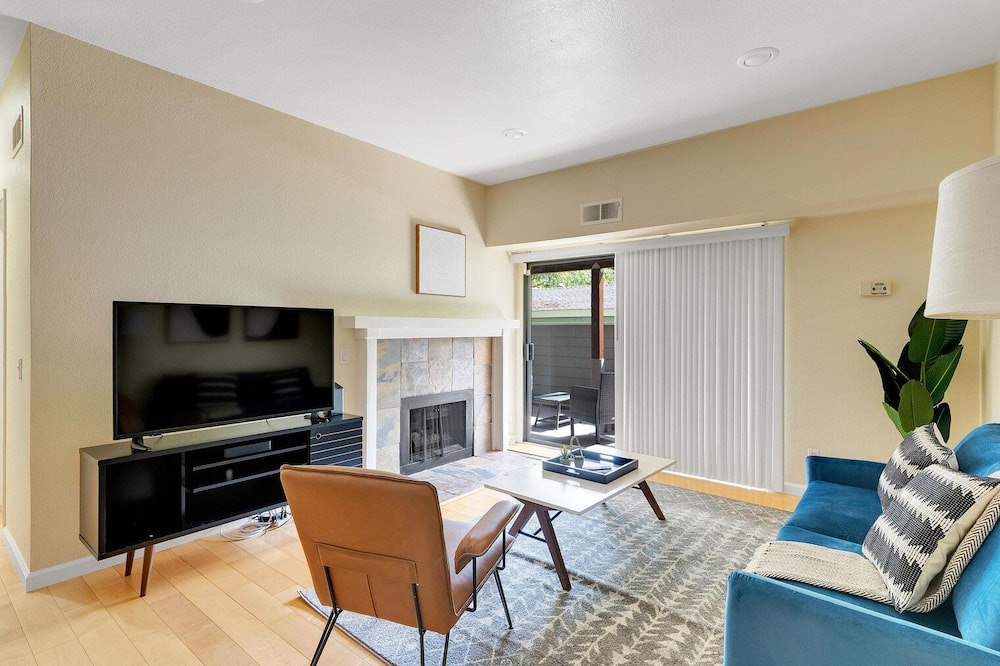 Centerville Apartment | Divine Fremont 2BR w/ Pool, BBQ & W/D, nr Restaurants, by Blueground