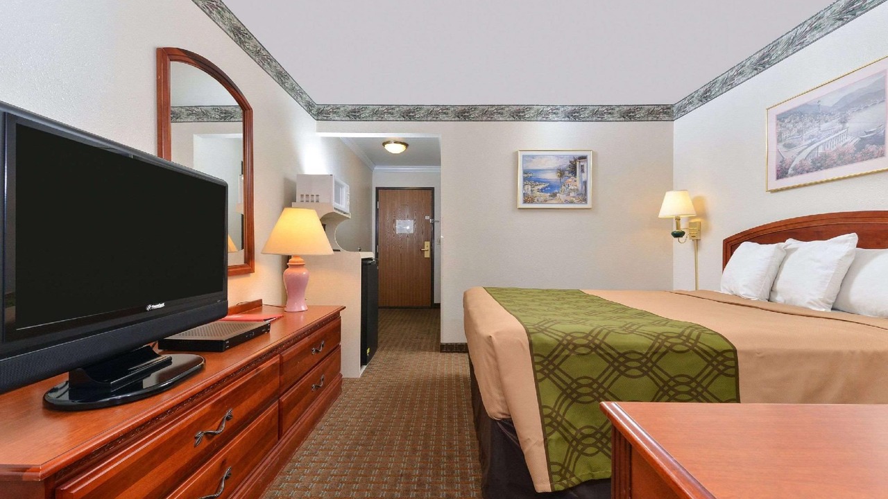 Photo of Livingroom in Corning