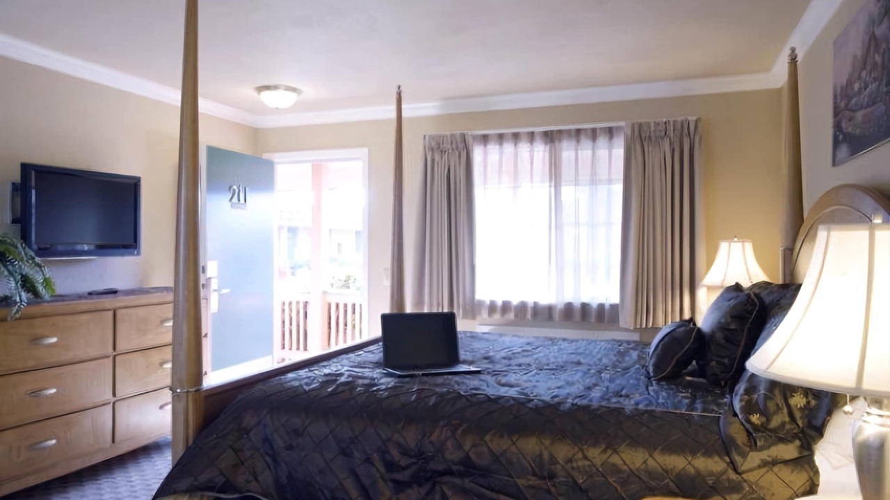 Photo of Livingroom in Downtown Monterey