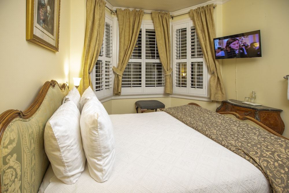 Photo of Bedroom in Telegraph Hill