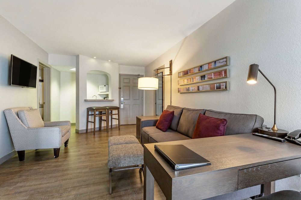 Photo of Livingroom in Surprise Original Townsite