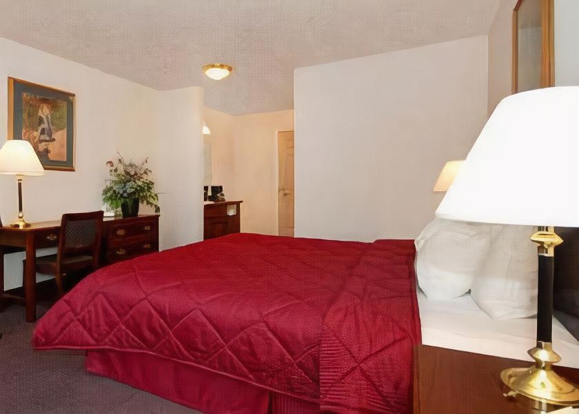 Photo of Bedroom in Weed