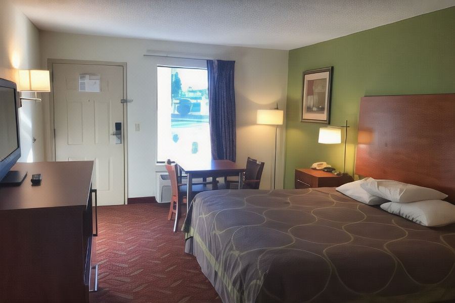 Photo of Bedroom in Cave City