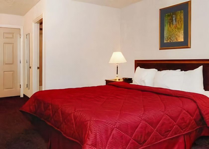 Photo of Bedroom in Weed