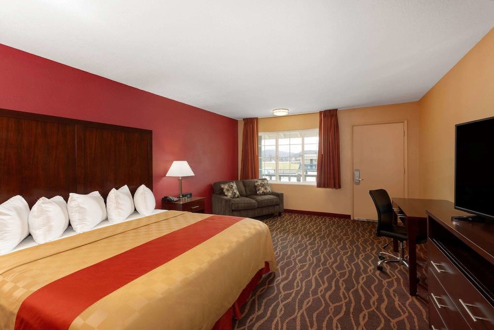 Photo of Bedroom in Roseburg