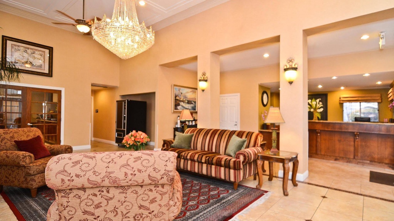Photo of Livingroom in Dixon