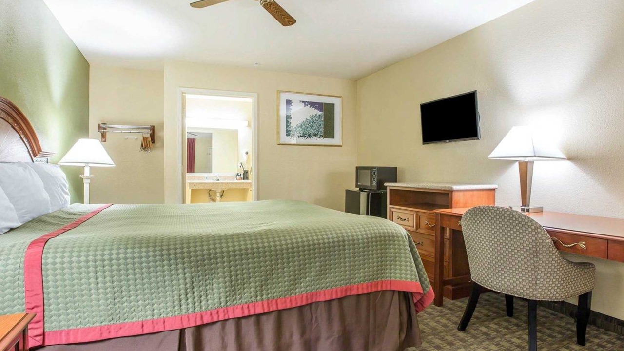 Photo of Bedroom in Delano