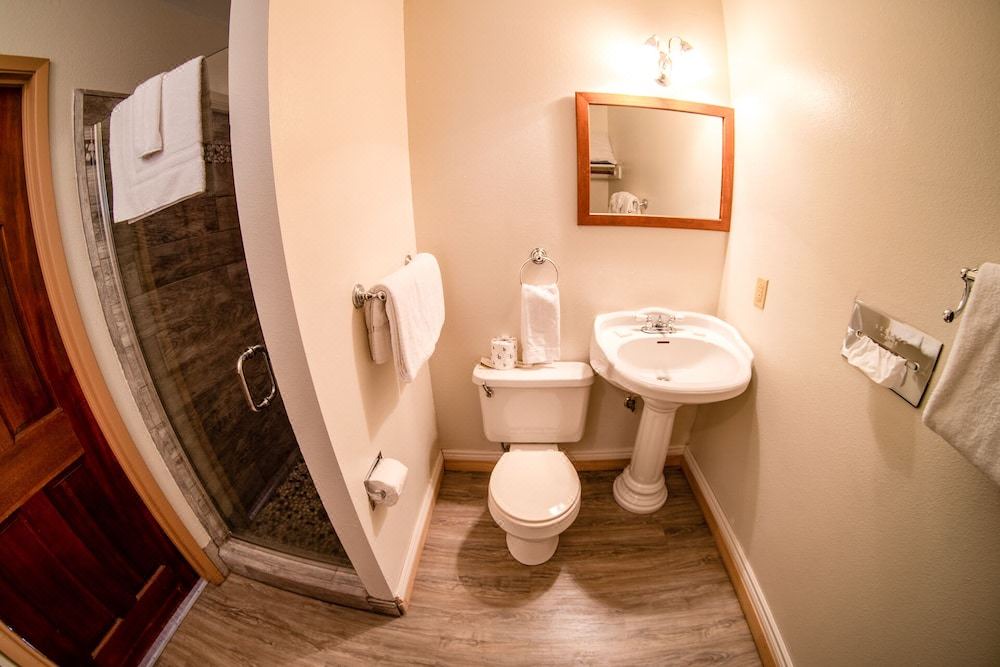 Photo of Bathroom in Fish Camp