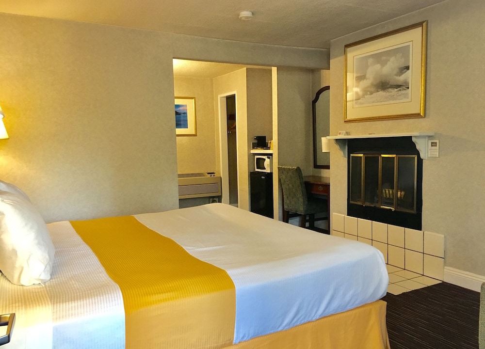 Photo of Bedroom in Munras Avenue