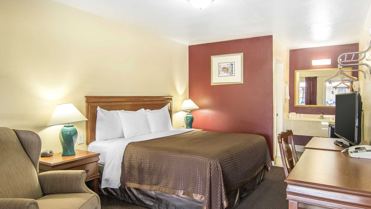 Photo of Bedroom in City Center Medford