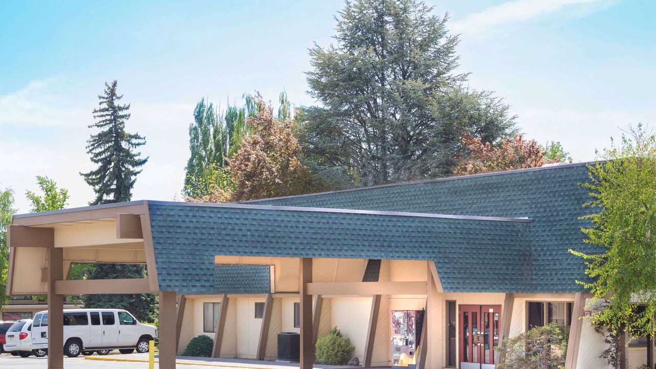 Photo of Buildings in Klamath Falls
