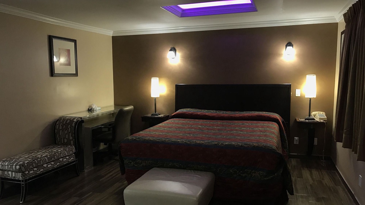 Photo of Bedroom in Orange