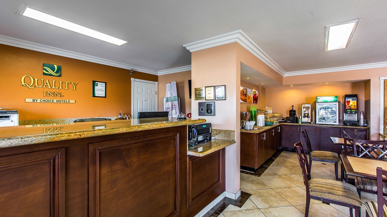 Photo of Livingroom in Lake Elsinore