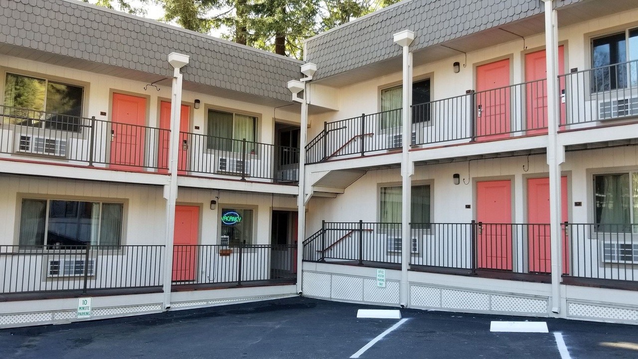 Photo of Buildings in Redway