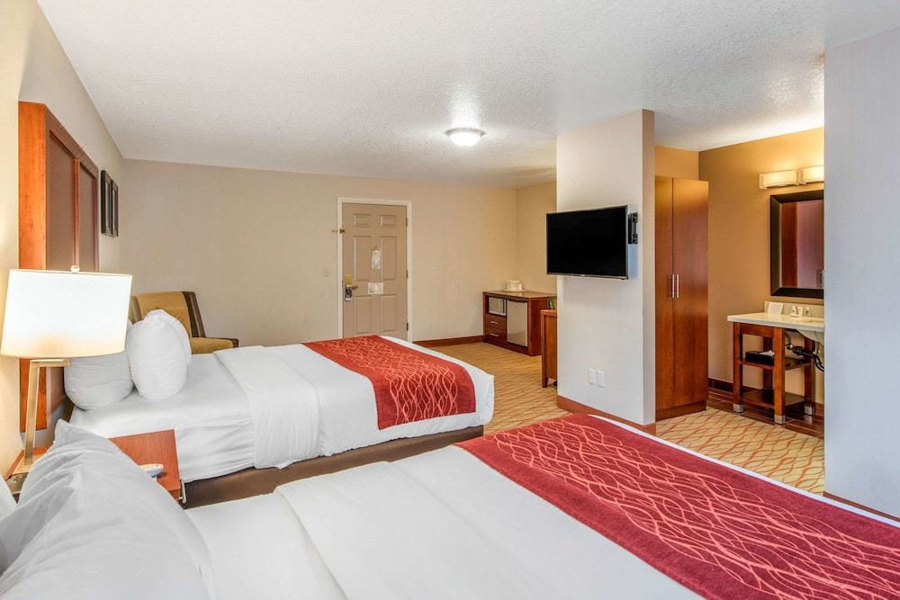 Photo of Bedroom in Weed