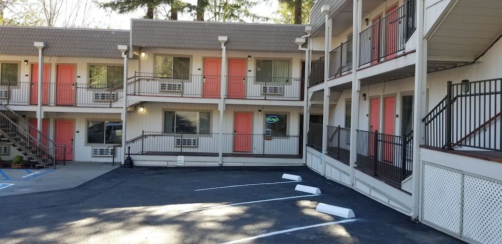 Photo of Buildings in Redway